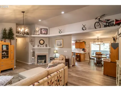 487 SE Dos Gatos Court Roseburg OR 97470