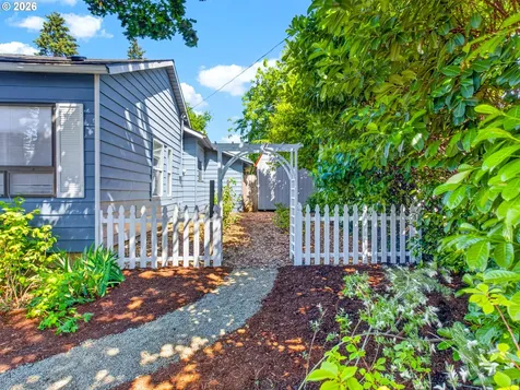 863 Linn Avenue Oregon City OR 97045