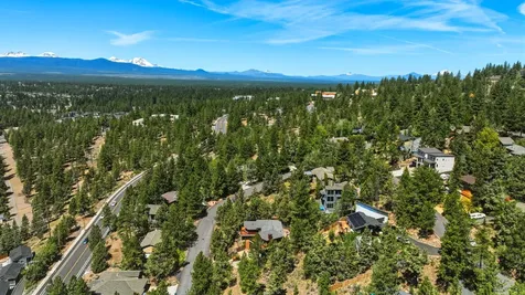 2068 NW Cascade View Drive Bend OR 97703