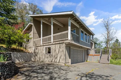 1704 NW Sunview Place Grants Pass OR 97526