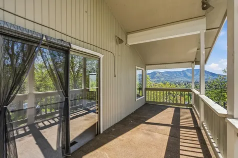 1704 NW Sunview Place Grants Pass OR 97526