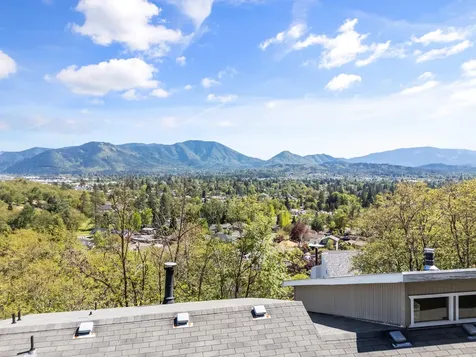 1704 NW Sunview Place Grants Pass OR 97526