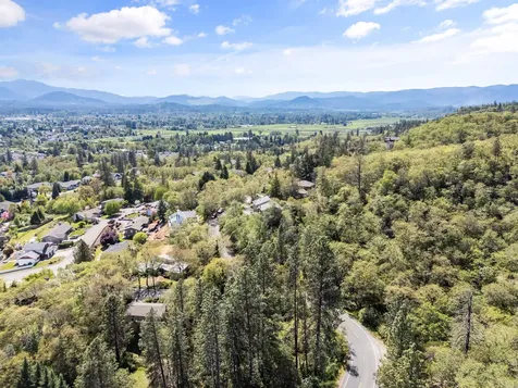 1704 NW Sunview Place Grants Pass OR 97526
