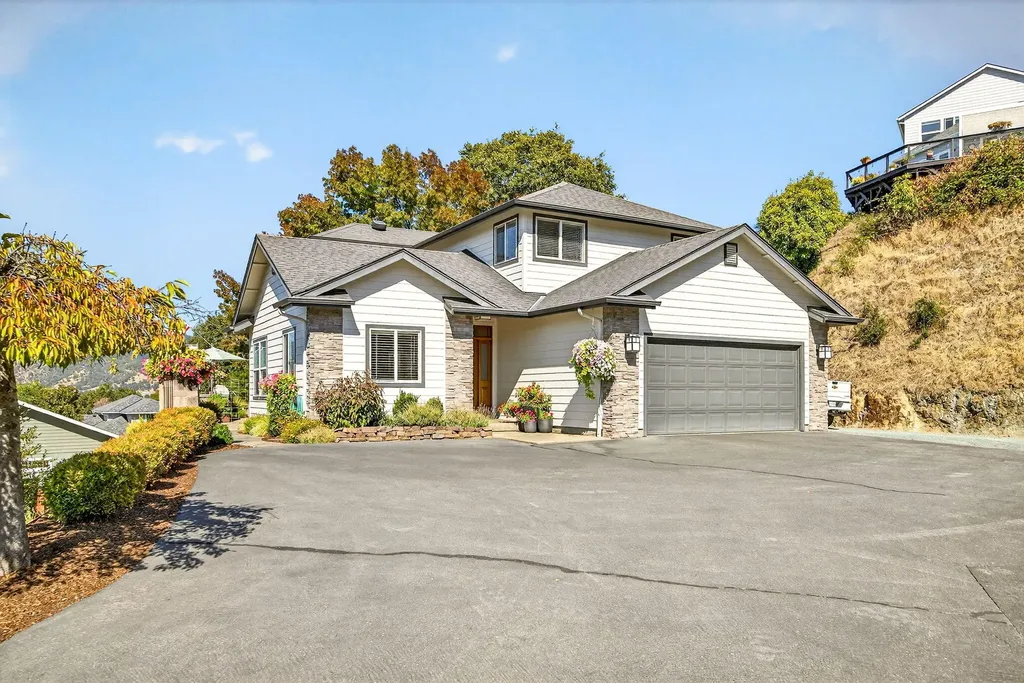 2315 Robertson Crest Grants Pass OR 97527
