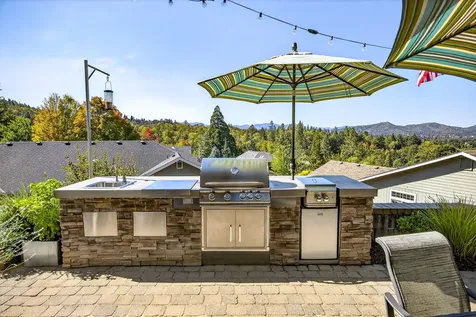 2315 Robertson Crest Grants Pass OR 97527