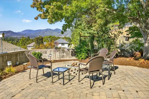 2315 Robertson Crest Grants Pass OR 97527