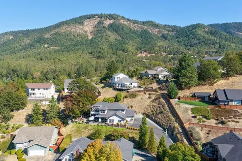 2315 Robertson Crest Grants Pass OR 97527