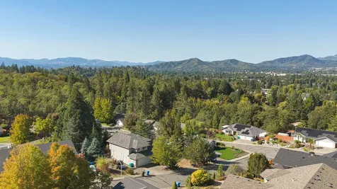 2315 Robertson Crest Grants Pass OR 97527