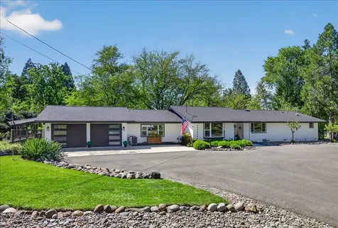 2050 Magnolia Avenue Medford OR 97501