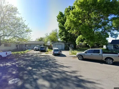2417 Flanders Street White City OR 97503