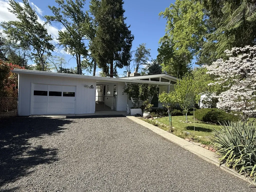 780 S Shasta Avenue Eagle Point OR 97524