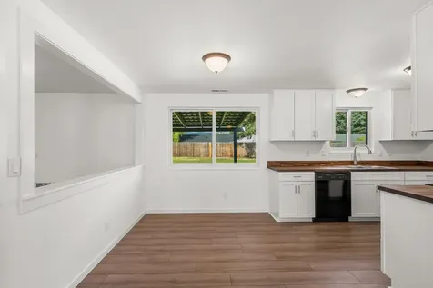 2711 Elliott Avenue Medford OR 97501