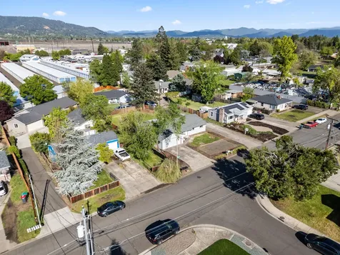 2711 Elliott Avenue Medford OR 97501
