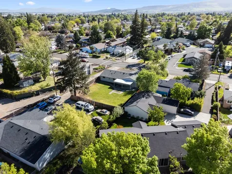 2711 Elliott Avenue Medford OR 97501