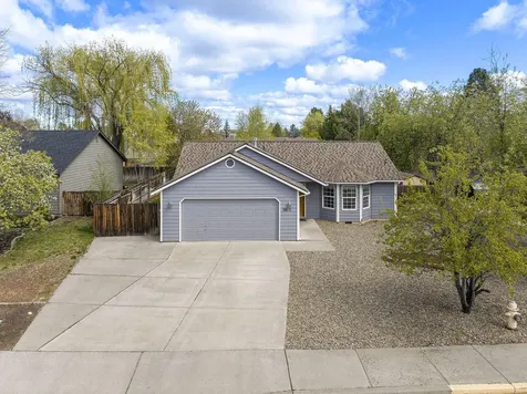 2813 SW Volcano Court Redmond OR 97756