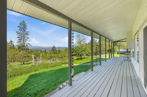 827 Summit Loop Grants Pass OR 97527