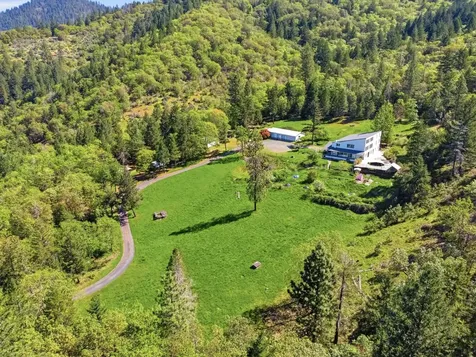 827 Summit Loop Grants Pass OR 97527