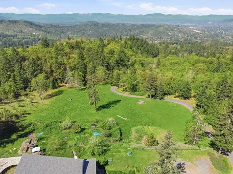827 Summit Loop Grants Pass OR 97527