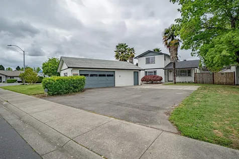 1457 SW Silver Maple Way Grants Pass OR 97526