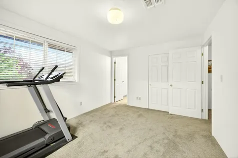 2122 Creek Drive Ashland OR 97520