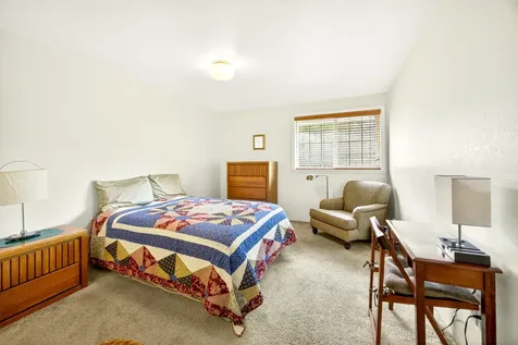 2122 Creek Drive Ashland OR 97520