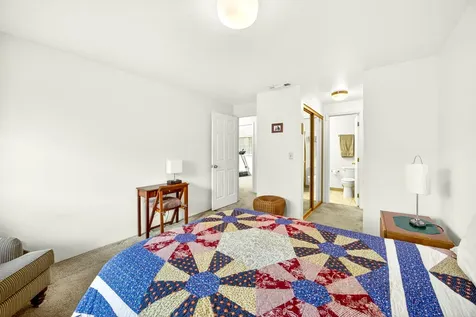 2122 Creek Drive Ashland OR 97520