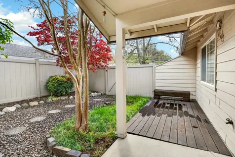 2122 Creek Drive Ashland OR 97520