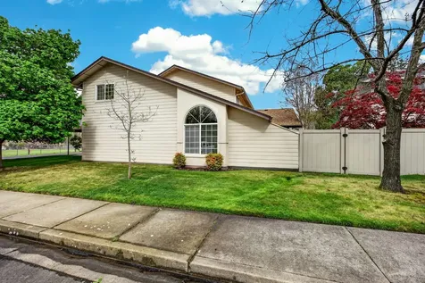2122 Creek Drive Ashland OR 97520