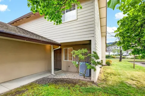 2122 Creek Drive Ashland OR 97520