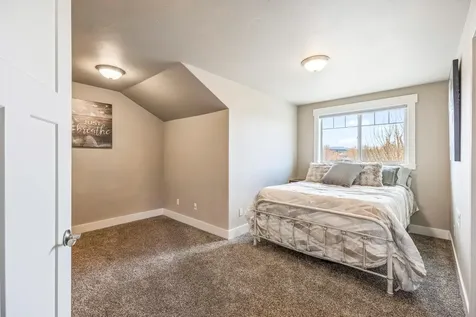 1002 NE Discovery Loop Prineville OR 97754