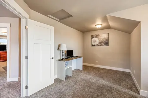 1002 NE Discovery Loop Prineville OR 97754