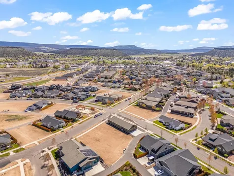 1002 NE Discovery Loop Prineville OR 97754