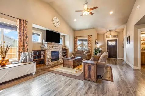 1002 NE Discovery Loop Prineville OR 97754
