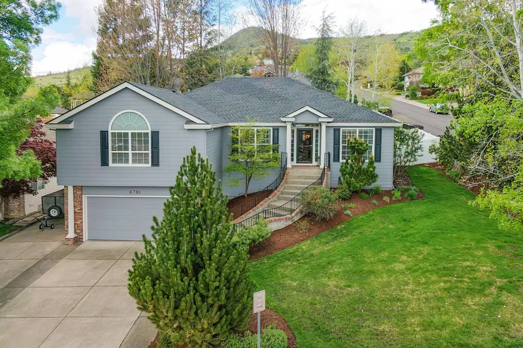 4781 Torrey Pines Drive Medford OR 97504