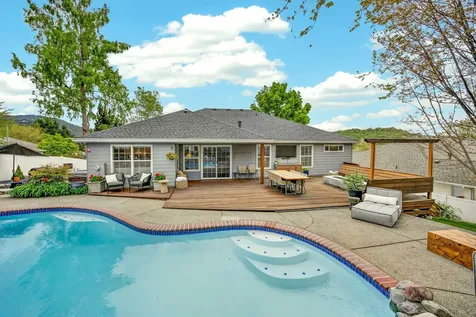 4781 Torrey Pines Drive Medford OR 97504