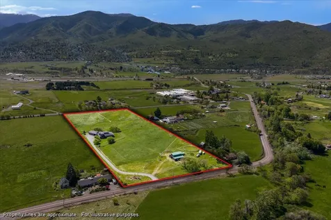 900 Butler Creek Road Ashland OR 97520
