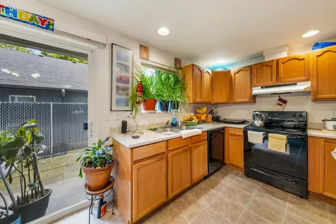 139 Almond Street Medford OR 97504