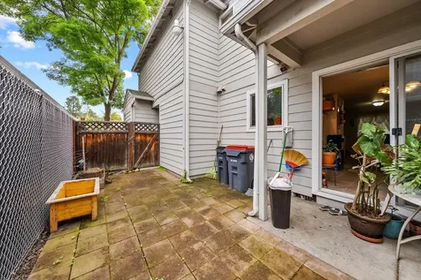 139 Almond Street Medford OR 97504
