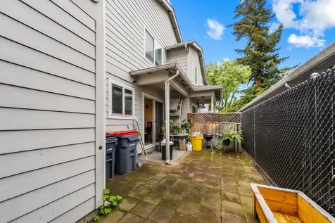 139 Almond Street Medford OR 97504