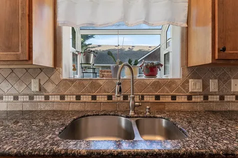 72 Pineridge Lane Eagle Point OR 97524