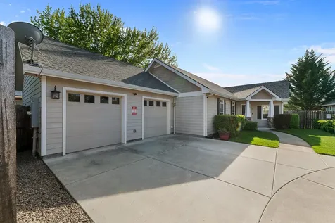 72 Pineridge Lane Eagle Point OR 97524