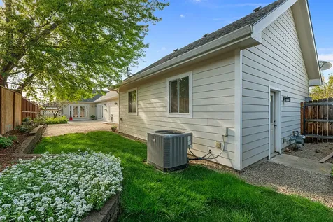 72 Pineridge Lane Eagle Point OR 97524
