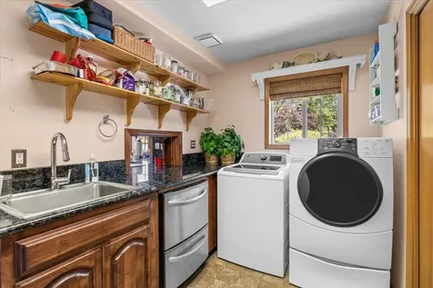 8959 John Day Drive Gold Hill OR 97525