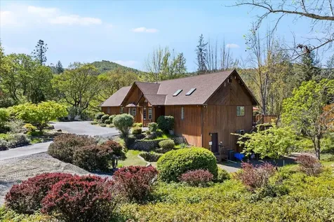 8959 John Day Drive Gold Hill OR 97525
