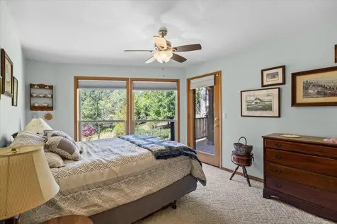 8959 John Day Drive Gold Hill OR 97525