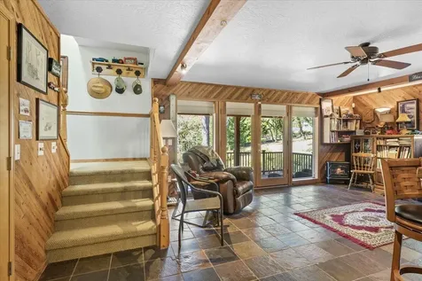 8959 John Day Drive Gold Hill OR 97525