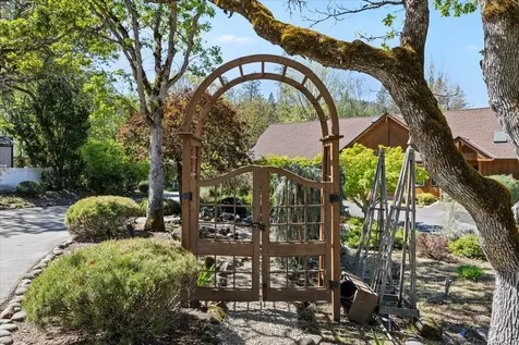 8959 John Day Drive Gold Hill OR 97525
