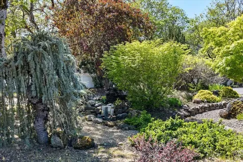 8959 John Day Drive Gold Hill OR 97525