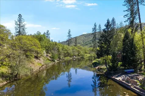 8959 John Day Drive Gold Hill OR 97525