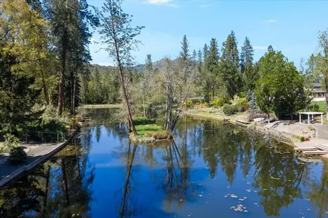8959 John Day Drive Gold Hill OR 97525